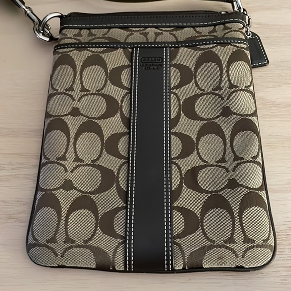 Coach crossbody - Picture 2 of 9